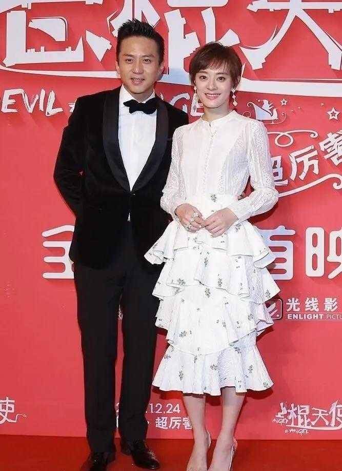 黑色|邓超真把孙俪宠成少女,穿白衬衫配蛋糕裙好甜美,恩爱得让人羡慕