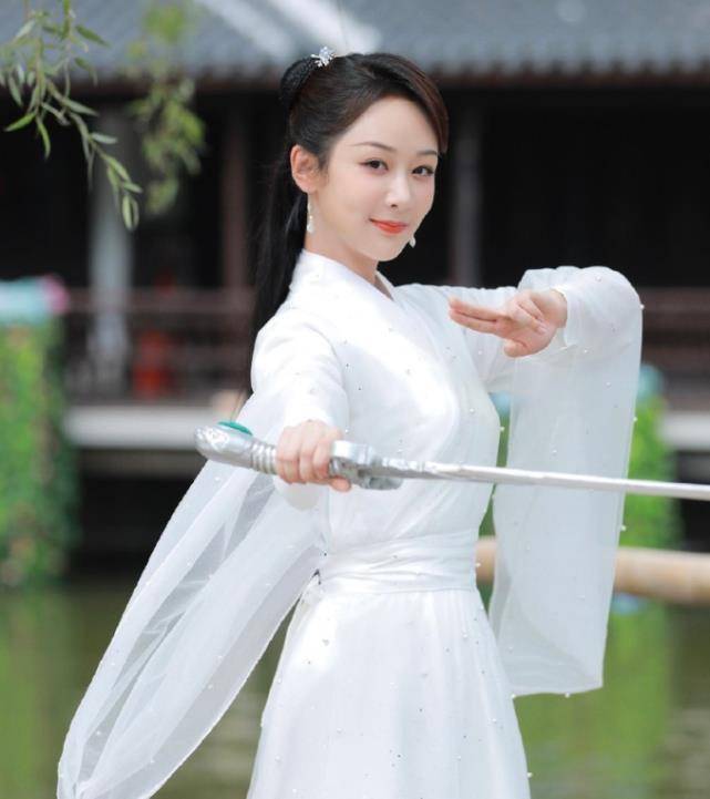 娱乐|《青簪行》因吴亦凡无法播出，杨紫《余生》已定档，弥补粉丝遗憾