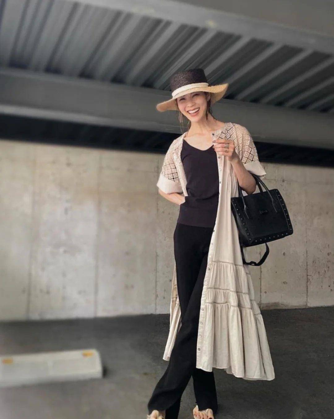黑色|日本中年主妇的经典“黑白穿搭”，不老气不沉闷，简约大方还高级