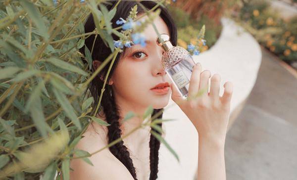 长发|欧阳娜娜重“头”开始，穿5000衬衫走机场，首次剪齐耳短发美极了
