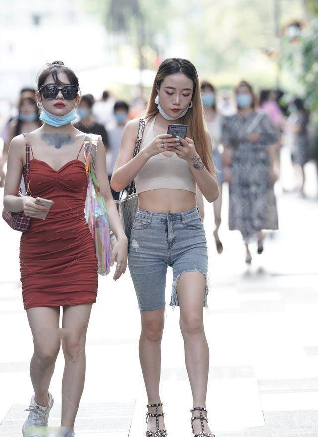 下半身|身材修长的打底裤美女，让着装造型远离廉价感，魅力十足