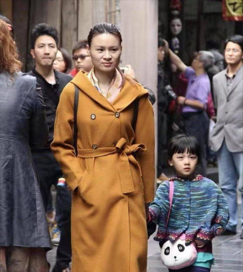 朱小贞,从农村来到城市,白手起家,好不容易,在杭州拥有了事业基础和一