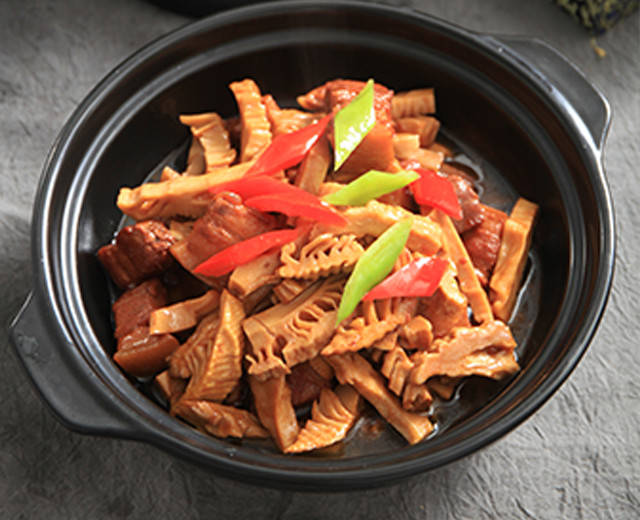 徽式美食黄山笋干烧肉肥而不腻笋香四溢