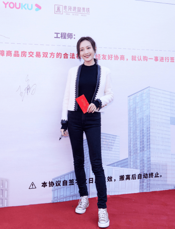 黑色|王鸥为显腿细,把长裤塞进直筒靴里,不料贼显腿长