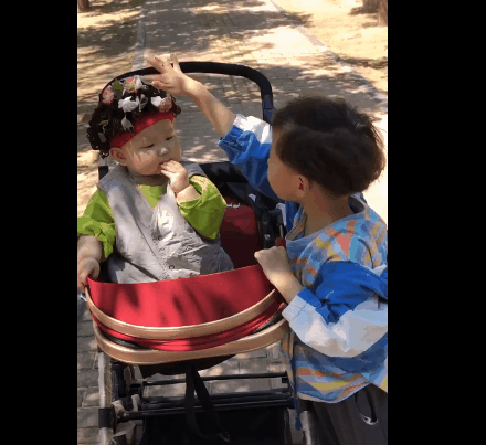 玩具|二胎家庭什么样？这才是二胎老母亲，最真实的感受！