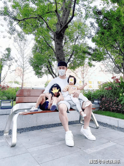 羊角辫|陈赫俩女儿近照曝光，姐姐打扮像小公主，妹妹扎羊角辫暴风长大