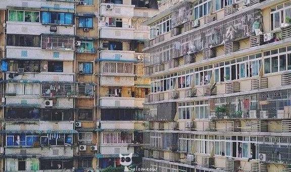 重庆一特别的小区：楼高24层却没电梯，住了300户回家却毫不费力