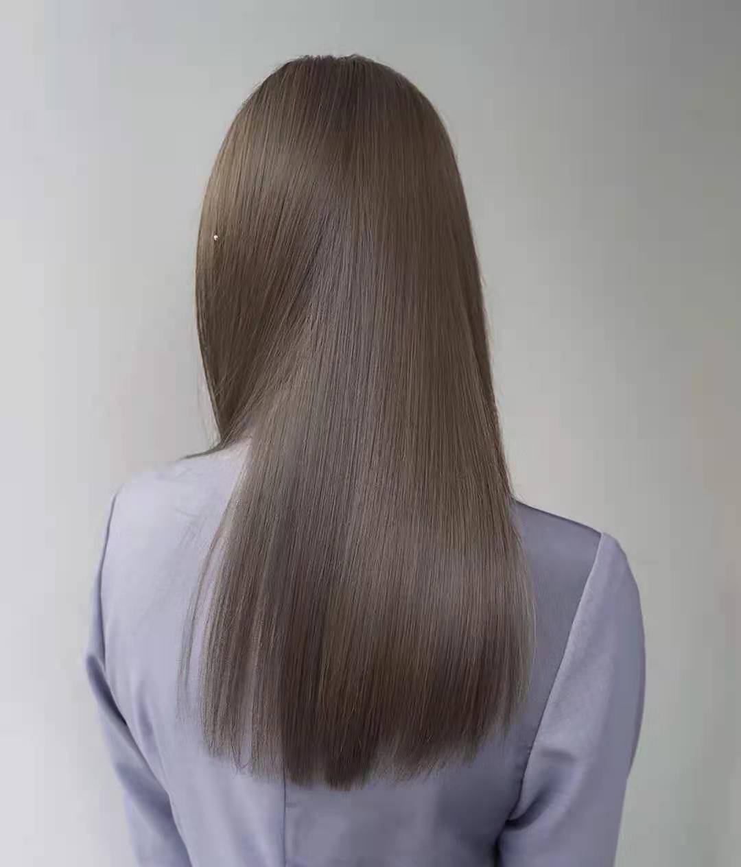 棕色|不用“漂色”不用“退色”，黑发一步染到位的生活色，显白又高级