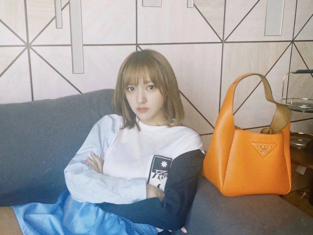 下装|程潇换新发型,齐刘海波波头像“芭比娃娃”,减肥成功后更加上镜