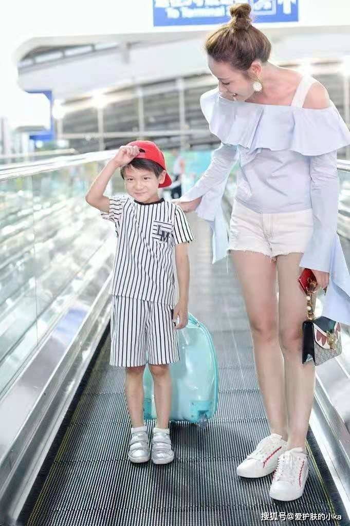 夏天|叶一茜真敢穿,带儿子穿一字肩配短裤秀大长腿,真不怕田亮吃醋