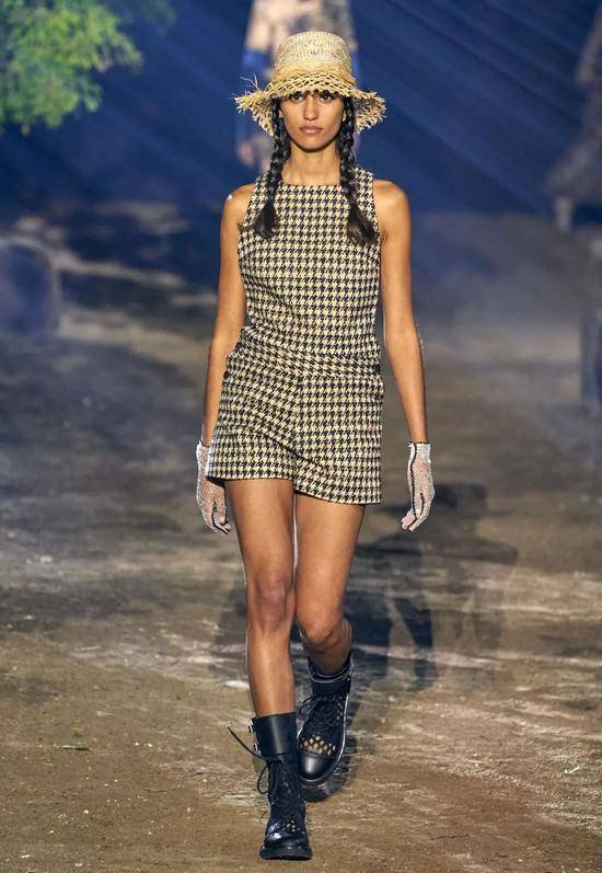 简风|最能掩盖身材缺点的单品，一件搞定全身搭配，腰线UP双腿无限延长