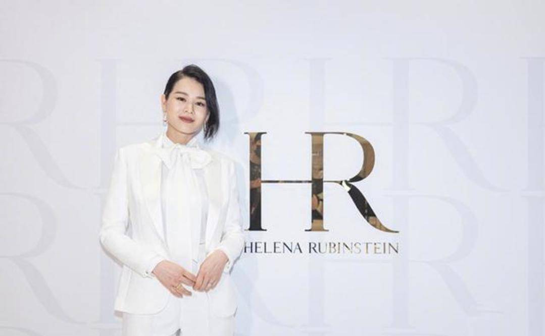 视觉|胡杏儿顶级凡尔赛,穿连体裤自曝增肥困难,三胎后肉眼可见的衰老