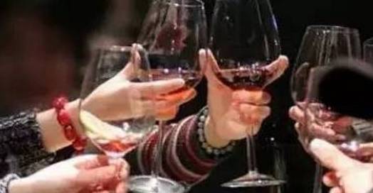 喝多酒怎么吐出来 907acd3885374dcda1825061255d5327.jpeg