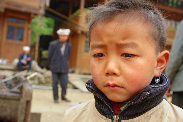 对比|独生家庭和二胎家庭谁更有优势?20年后对比差距,真实又戳心