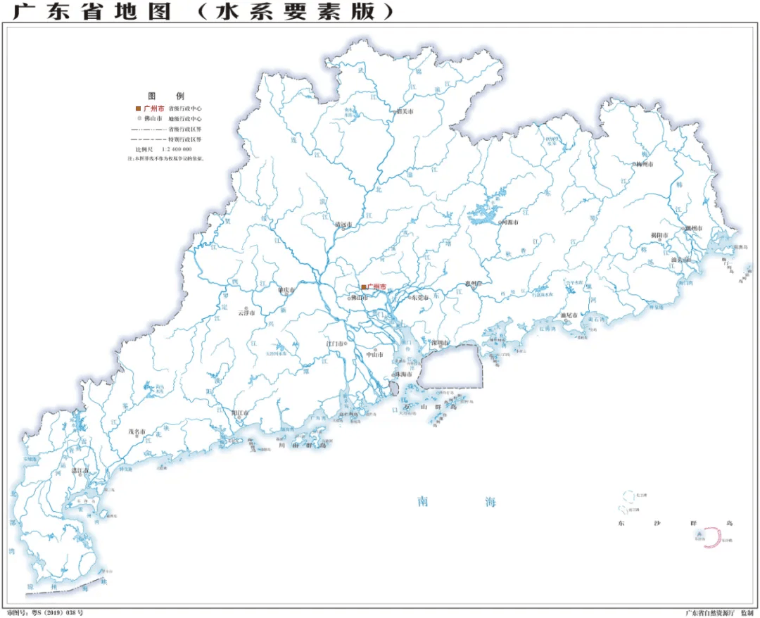 在这些复杂的地貌之间,来自西南方向的中国第三大河流珠江,以及广东省