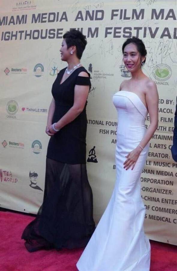 感觉|朱茵身高是缺陷，比闺蜜们矮一个头，但穿紧身衣她的优势很明显！