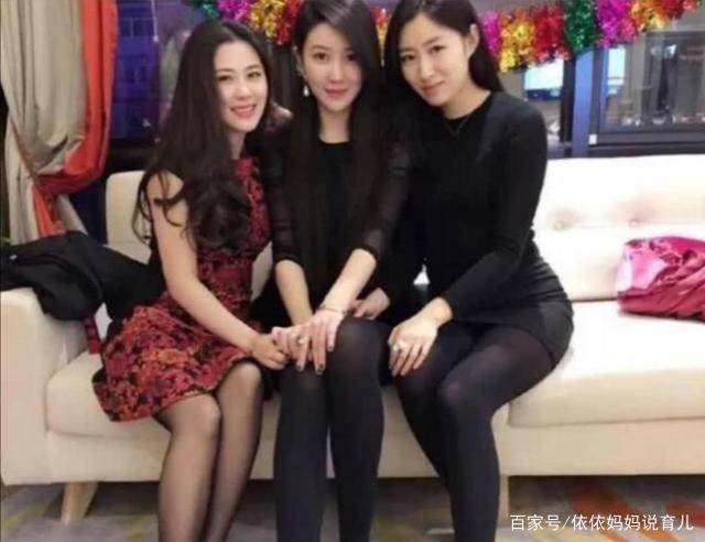 补充|母女三人整成芭比娃娃走红，爸爸男朋友都分不清，网友：别亲错了
