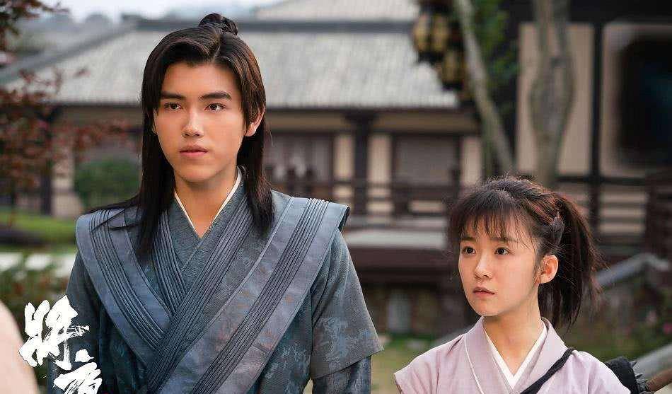 因为|这个没滤镜就很路人的小花到底啥来头？演了近十个女主还没水花