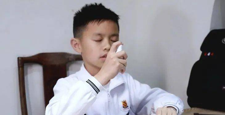 眼睛|眼部保养重在“润”！用它一喷好舒服，细纹慢慢膨了起来