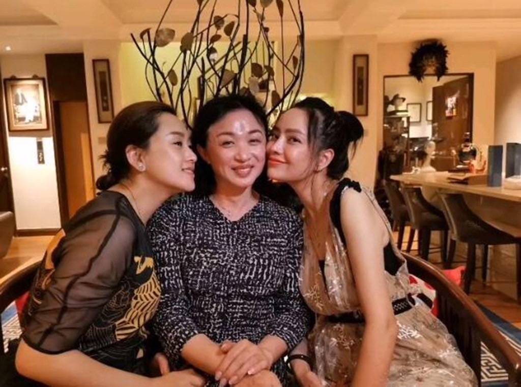 沧桑|金星老了更装，明明青筋凸起像个男人，偏要烫卷发穿漂亮裙子！