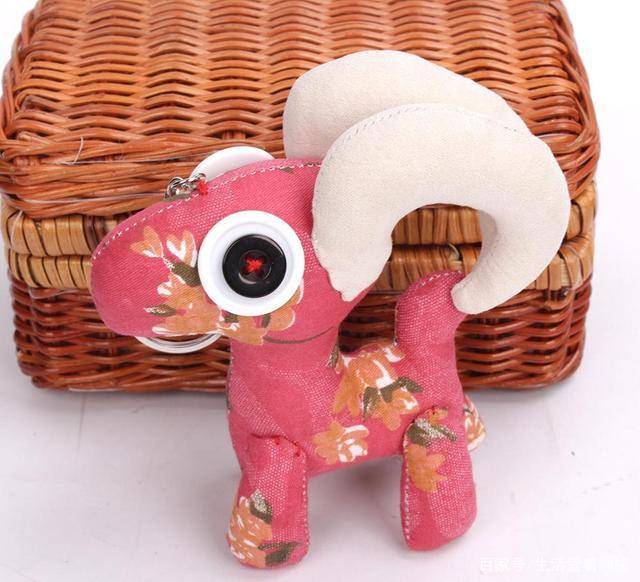 怎么做玩偶的衣裳 1165fc677c984a739f340c6a06fd36d0.jpeg