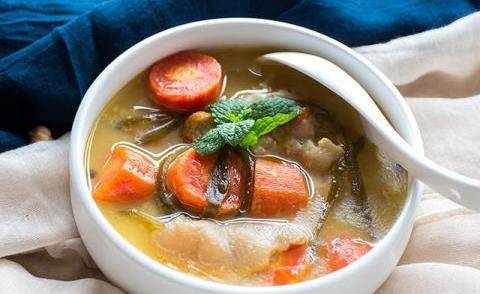 胡萝卜怎么切块煲汤 17641c2c65214cbb9762851438dcbe21.jpeg