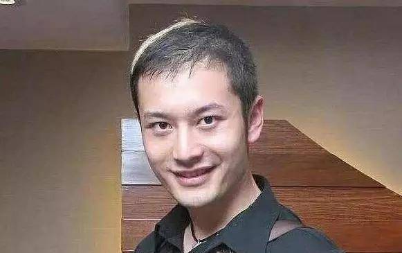 假发|不只是黄晓明，半个娱乐圈都“秃”了，连00后都跟假发片较上劲了