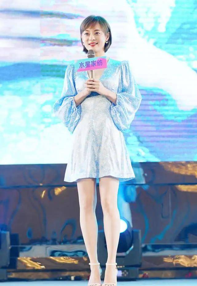 出圈|王子文恋爱又美出圈,穿泡泡袖连衣裙甜美俏皮,温柔减龄让人着迷