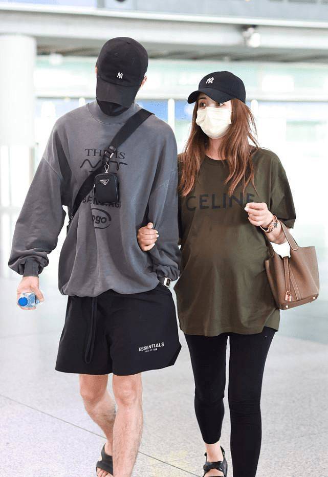 感觉|孕期的麦迪娜美得挺自然，宽松T恤配瑜伽裤，穿出轻松舒适感