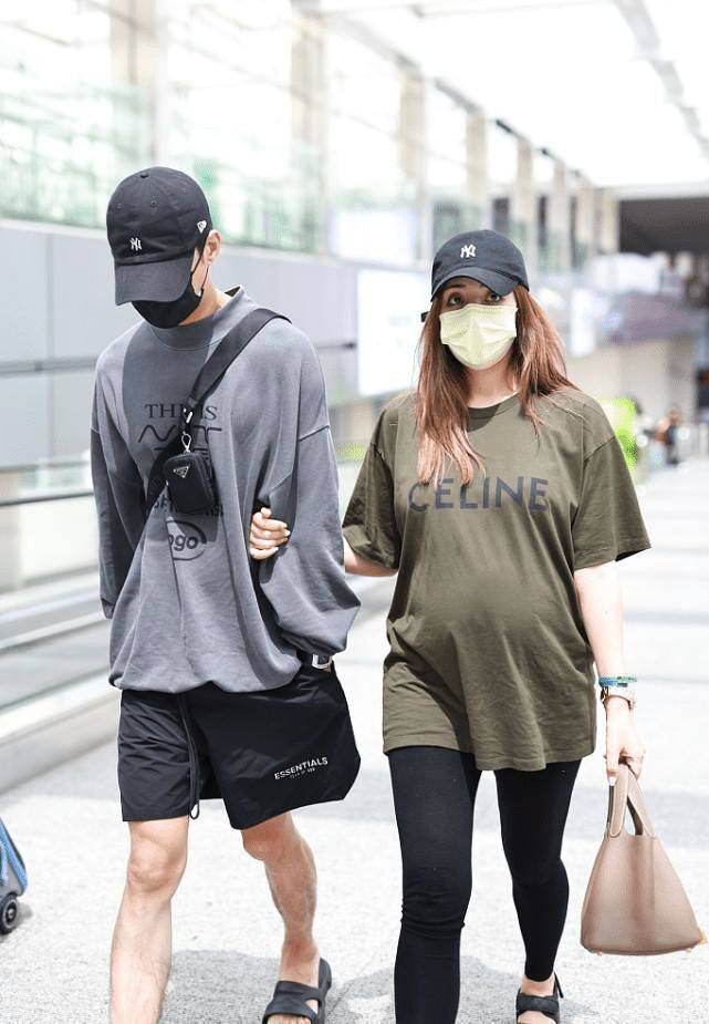 感觉|孕期的麦迪娜美得挺自然，宽松T恤配瑜伽裤，穿出轻松舒适感