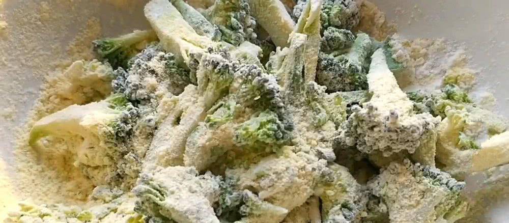 加入适量|吃了这么多年西兰花，只服这种做法，营养解馋，出锅面食也省了