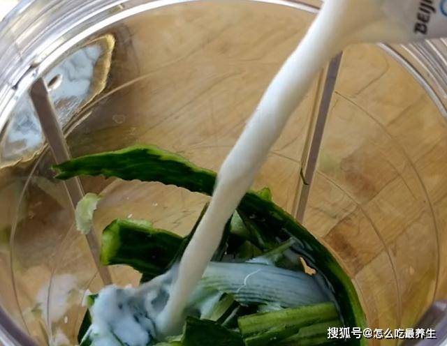 做法|2根黄瓜，2个鸡蛋，8分钟解决全家早餐，开锅一瞬间，口水流下来