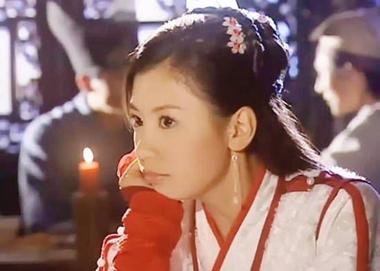 贾静雯|古装美人单手托腮什么样？李沁、唐嫣、贾静雯谁的造型最少女？