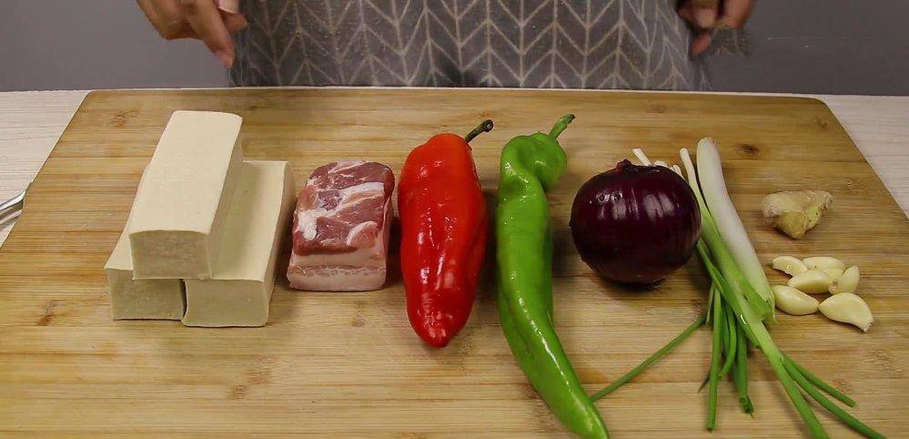 盛出|教大家在家做一道“干锅千叶豆腐”，在家做即实惠，又好吃