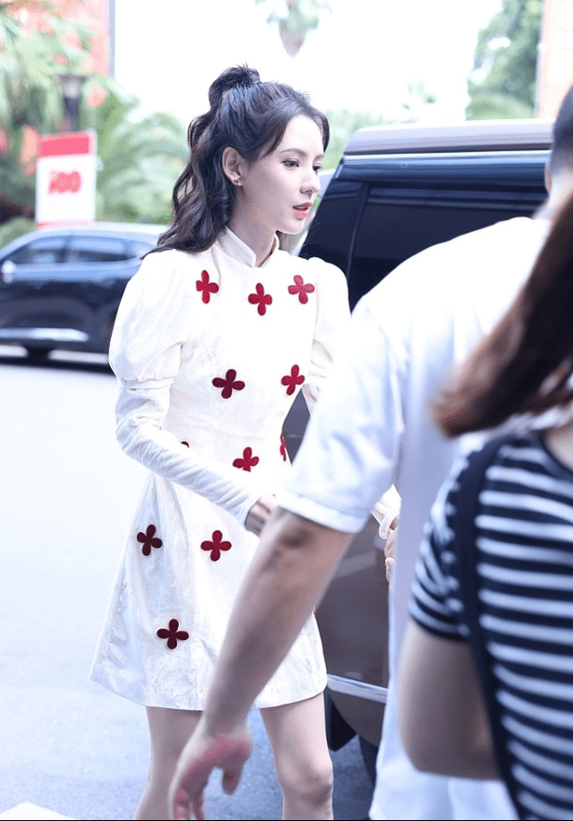 身材|张予曦不愧王思聪的最美前女友，生拍图都这么惊艳，就是瘦过头了