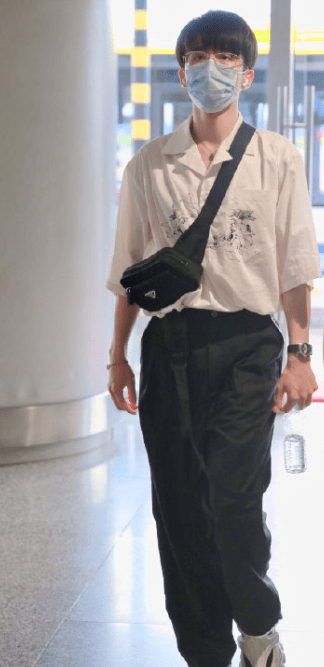 张新成|新势力演员张新成,颜值俘获大批少女粉,这身材完全是衣架子