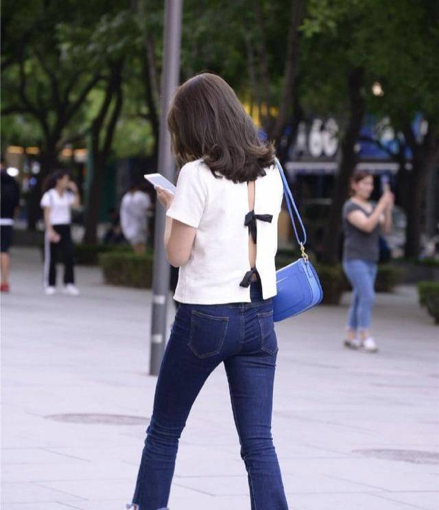 整体|高贵优雅的打底裤装扮更添清纯美感，显得腿长脚小，清爽甜美