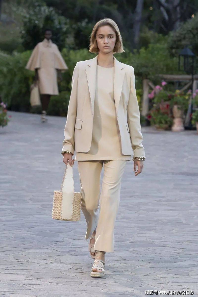穿搭灵感丨celine2021春夏女装广告大片率性洒脱的celine女郎