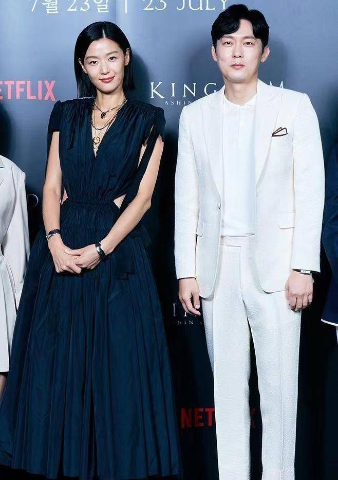 身材|被全智贤“气质”折服,剪一刀切短发气场全开,配黑色裙真高级