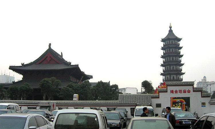 绳金塔：始建于唐朝，素有“水火既济，坐镇江城”之说