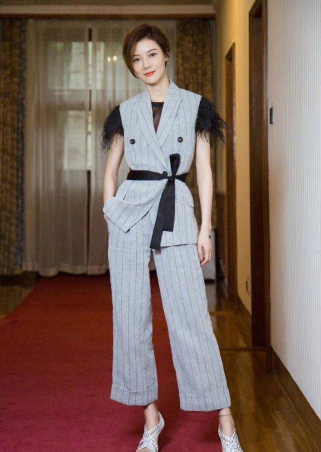 色调|车晓晒回家过年照,头发黏腻好像没洗头:慵懒美感就是这么来的!