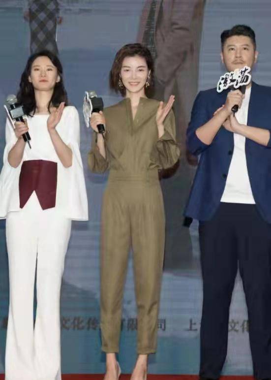 王丽云|车晓爸爸晒图！女儿穿针织衫单身后状态好，妈妈王丽云却一脸不悦