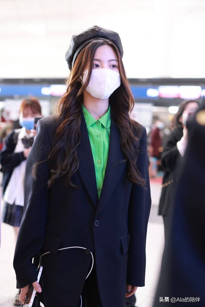 御姐|杨超越给我们的早秋穿搭灵感