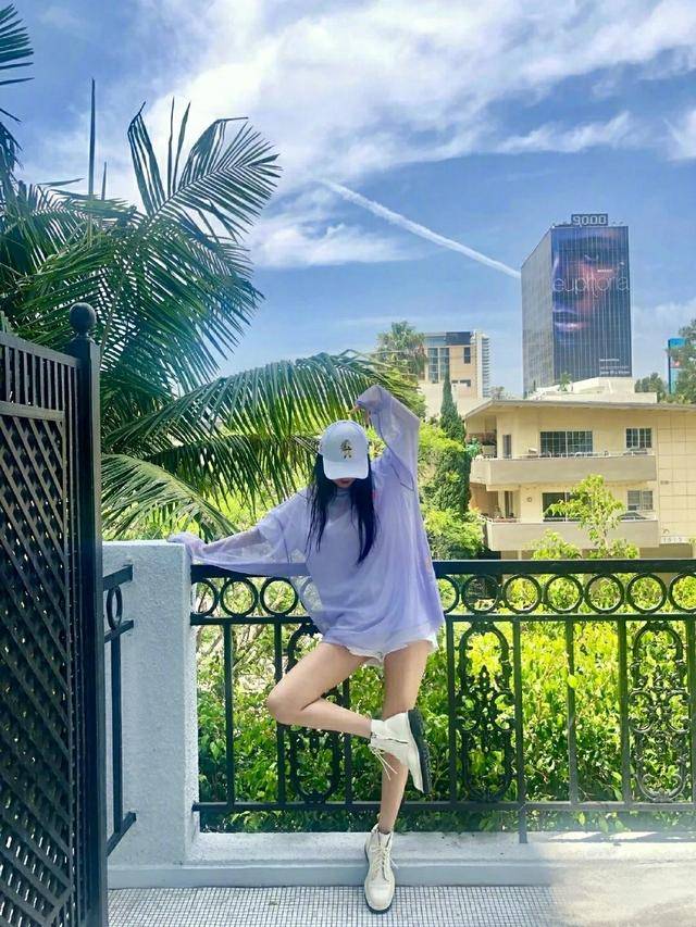 教科书|行走的教科书,杨幂的搭配很值得借鉴,时尚潮流又百搭