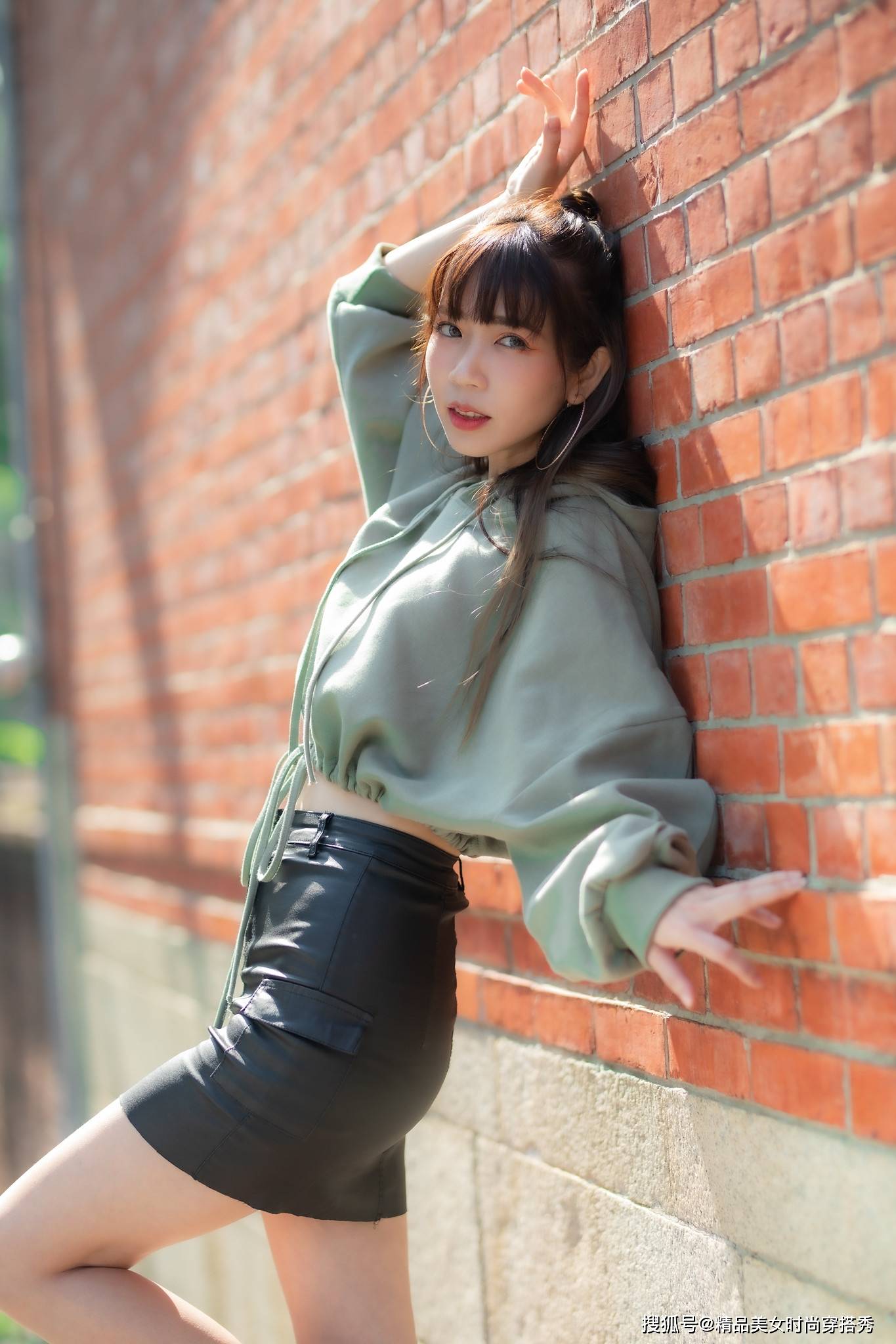 卫衣|初秋季节这么穿，你也能够成为街边那一道不可忽视的魅力焦点哦