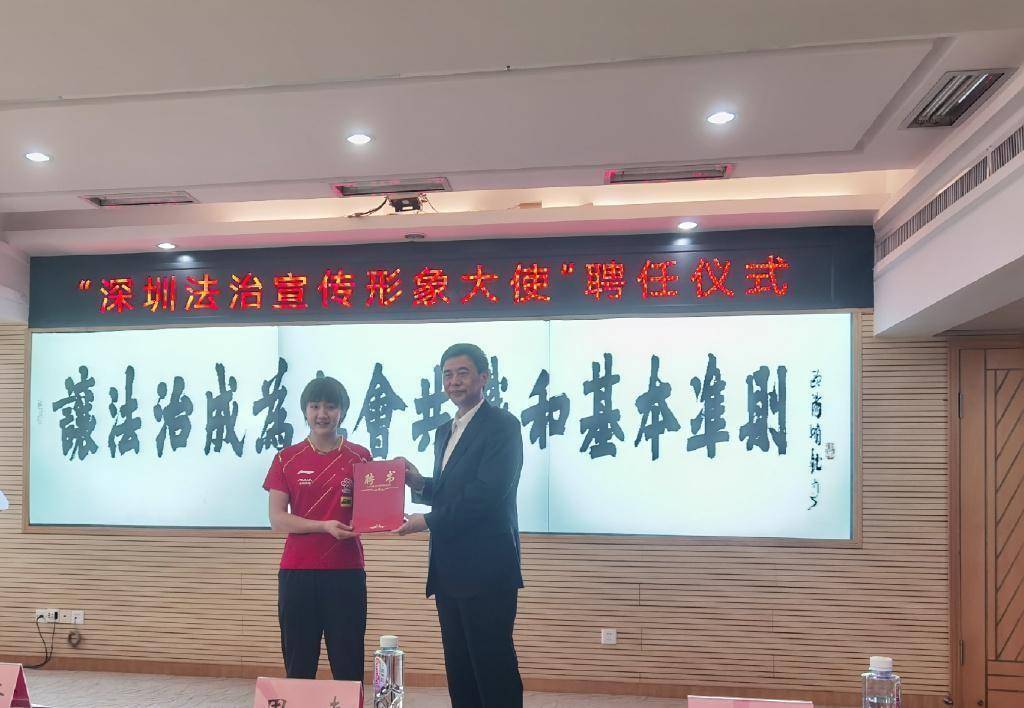 真挺|黄晓明表妹真挺争气，私下穿搭也依旧简单，素颜气质挺可爱的