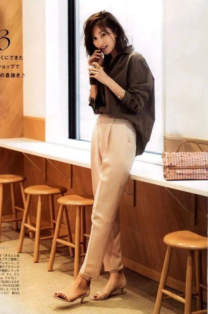 西裤|阔腿裤下岗了，2021下半年这4条裤子最流行！