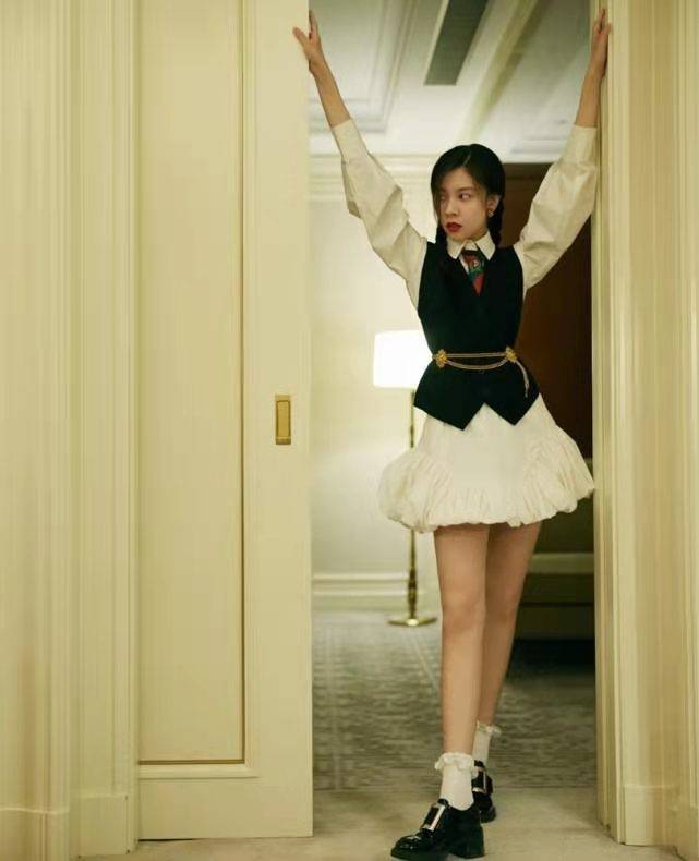 套装|宋妍霏露腰套装，时髦洋气，169身高这细腰长腿吸睛度满分