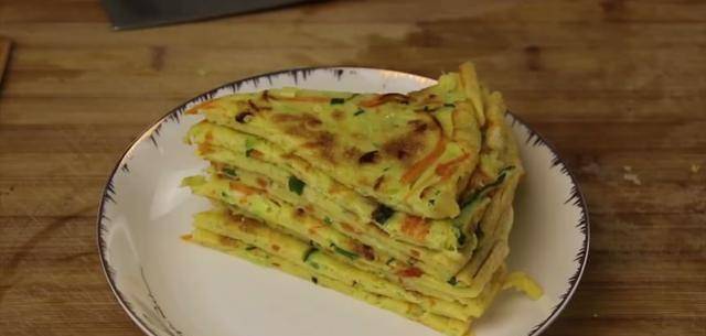 活动|1根黄瓜3个鸡蛋，筷子一搅，10分钟做柔软劲道早餐饼