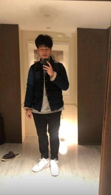 色调|陈坤儿子18岁庆生，穿西装打领带帅气十足，妈妈依旧没来周迅来了